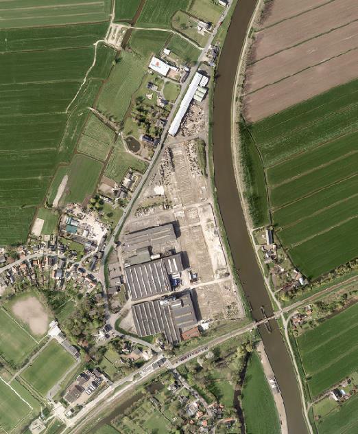 Inleiding In de kern Arkel is grenzend aan het Merwedekanaal een leegstaand fabrieksterrein gelegen: de Betondak locatie.