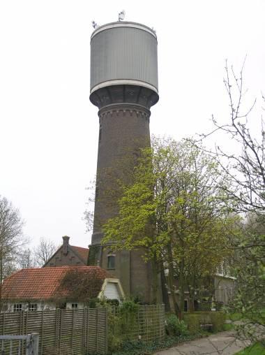 BEELDANALYSE 6 BEELDBEPALENDE ELEMENTEN - ARCHITECTUUR Culemborgse watertoren De watertoren (gebouwd in 1911) is gelegen op het terrein en is een beeldbepalend element.
