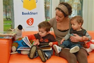 Onderzoek naar dit programma laat zien dat Bookstart-kinderen met een voorsprong aan het lees- en taalonderwijs beginnen.
