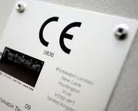 Europese economische richtlijnen De CE-markering: Symboliseert overeenstemming van het product met de eisen van de toepasselijke richtlijnen gericht naar fabrikanten Is een bevestiging van de