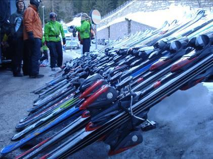 1.3 Skiën met gids Het Vasa Sport team bestaat per SkiSafari uit 3 tot 5 gidsen, waarvan er één tevens reisleider is.