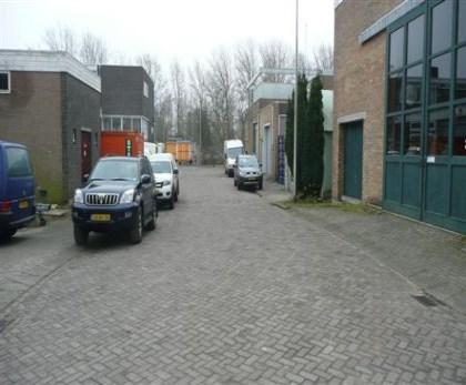 Daar waar het terrein aan de Where grenst wordt het gebied omzoomd door een dijk en een dijksloot.