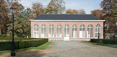 terraszone in en aan het paviljoen van de oranjerie in park Sorghvliedt, gelegen aan