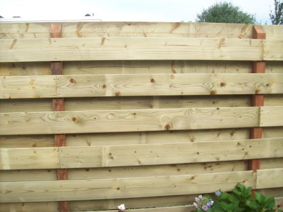 Vuren 3 x 20 cm grijs geïmpregneerd 3,50 meter SCHUTTINGPLANKEN / TUINTIMMERHOUT: Grijs geïmpregneerd vuren 16 x 180 mm: 2,50 meter Geïmpregneerd vuren 16 x 140