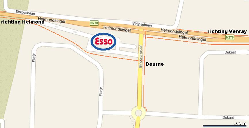 Figuur 1.2 Omgeving kruispunt 443 In de oksel van de kruising ligt een tankstation. Verkeer vanuit Helmond kan via een uitvoegstrook het tankstation bereiken.