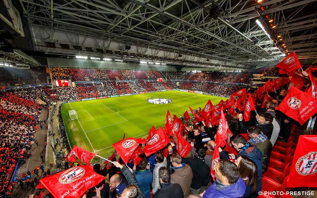 1 uur voor aftrap Terwijl het stadion volstroomt hebben onze koks