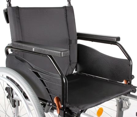 6.11 De zitting De zitting (foto 35) van de rolstoel is voorzien van comfortable materiaal. Hierdoor kunt u comfortabel voor langere tijd in de rolstoel zitten.