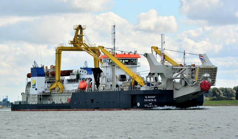 SWEGARD 9195901 (NB-139), casco gebouwd bij Santierul Naval Damen Galati S.A., Galati onder bouwnummer 963, 5-1-2001 gearriveerd te Delfzijl achter de sleepboot VALIANT NADER, 6-1-2001 van Delfzijl naar Damen Shipyards B.