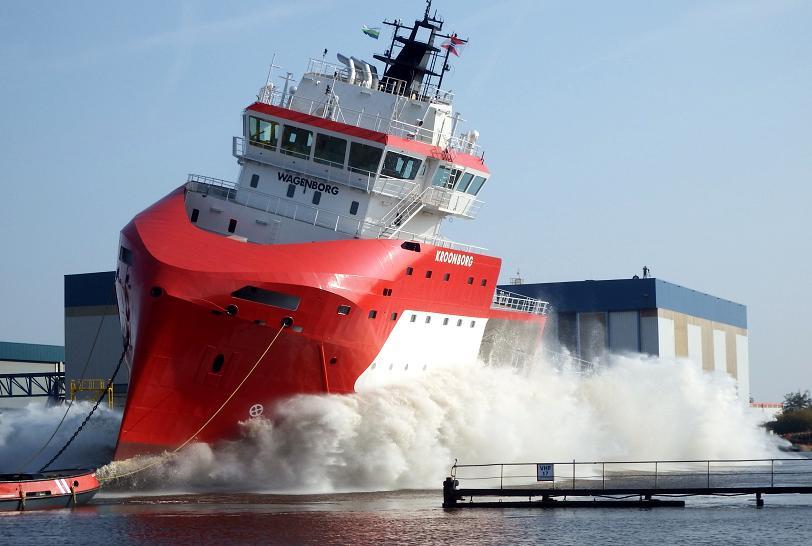 KROONBORG 9704867, Walk-to-Work Offshorevessel, 5-6-2014 voorschip geplaatst bij scheepswerf Kon. Niestern Sander B.V.