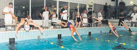 6 7 Algemene Capelse Zwemvereniging (ACZ) ACZ is een grote en gezellige vereniging die hun activiteiten in zwembad De Blinkert houdt.