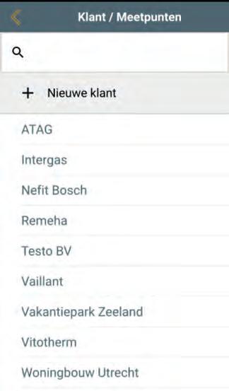 ter plaatse opstellen, van commentaar voorzien, door de klant