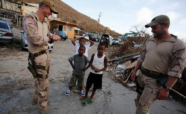 Partners van Rode Kruis op Sint Maarten Rotary is wereldwijd verreweg de grootste sponsor van de Shelterbox.