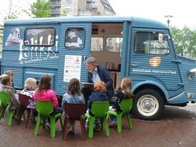Nominatie Blikkie de Voorleesbus Helmonder van het Jaar 2017 Al vele jaren maken wij met de onderbouw van onze school gebruik van Blikkie de voorleesbus.