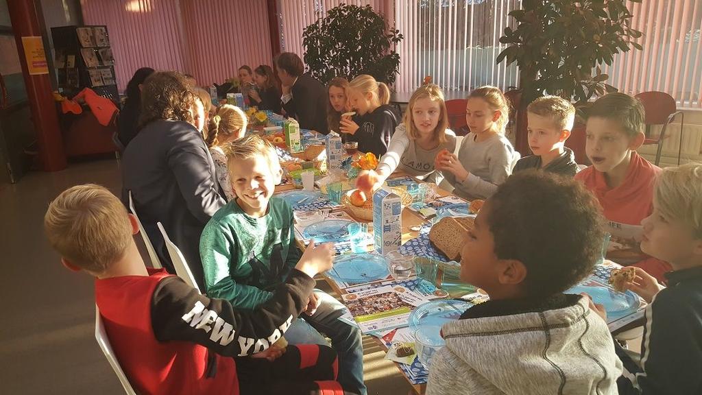 Vandaag hebben de leerlingen van de Guido de Brès op school genoten van een heerlijk ontbijt.