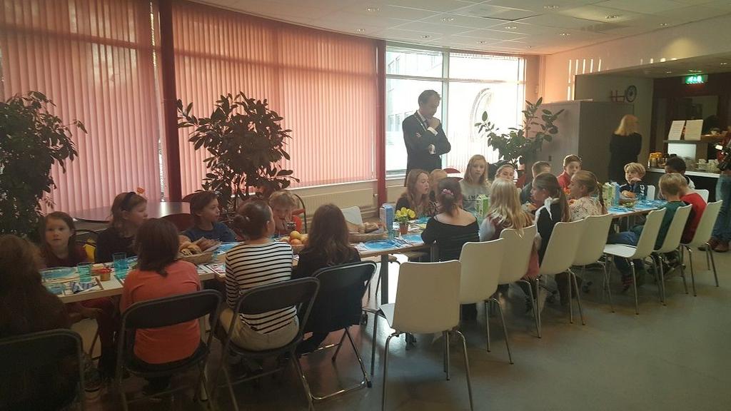 Zij hebben samen met de burgemeester en wethouder van onderwijs ontbeten.