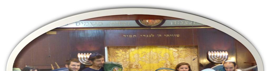 Zeven dagen lang viert men het Loofhuttenfeest en aansluitend de vreugde van de Wet (Simchat Torah) weer een Sabbath, hieronder een foto van