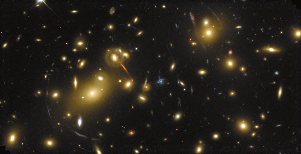 8.1 Clusters van melkwegstelsels 133 Figure 8.2: Foto van het cluster Abell 2218 gemaakt door de Hubble ruimtetelescoop (NASA/ESA).