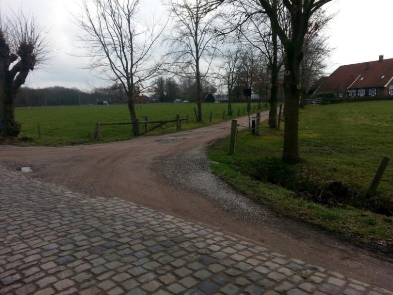 13. Sla rechtsaf richting watermolen Oldemeule Tegenwoordig bestaat alleen de korenmolen van de Oldemeule nog. Tot circa 1900 lag tegenover de korenmolen een oliemolen.