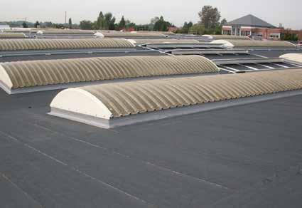 Vloeibare waterdichting voor het dak Waterdicht tot in de details Complexe details zoals koepels, lichtstraten, doorboringen en opkanten vormen het zwakke punt van elke dakbedekking.