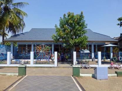 kleuterschool in kampong Pananjung. De school heeft in juli 2012 bij de start van het nieuwe schooljaar voor het eerst haar deuren geopend.
