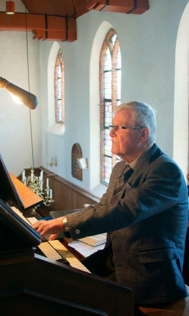 In memoriam 1. Na ruim een jaar ziek te zijn geweest, overleed in de nacht van 28 februari op 1 maart ons gemeentelid en onze oud-organist Evert van Leersum.