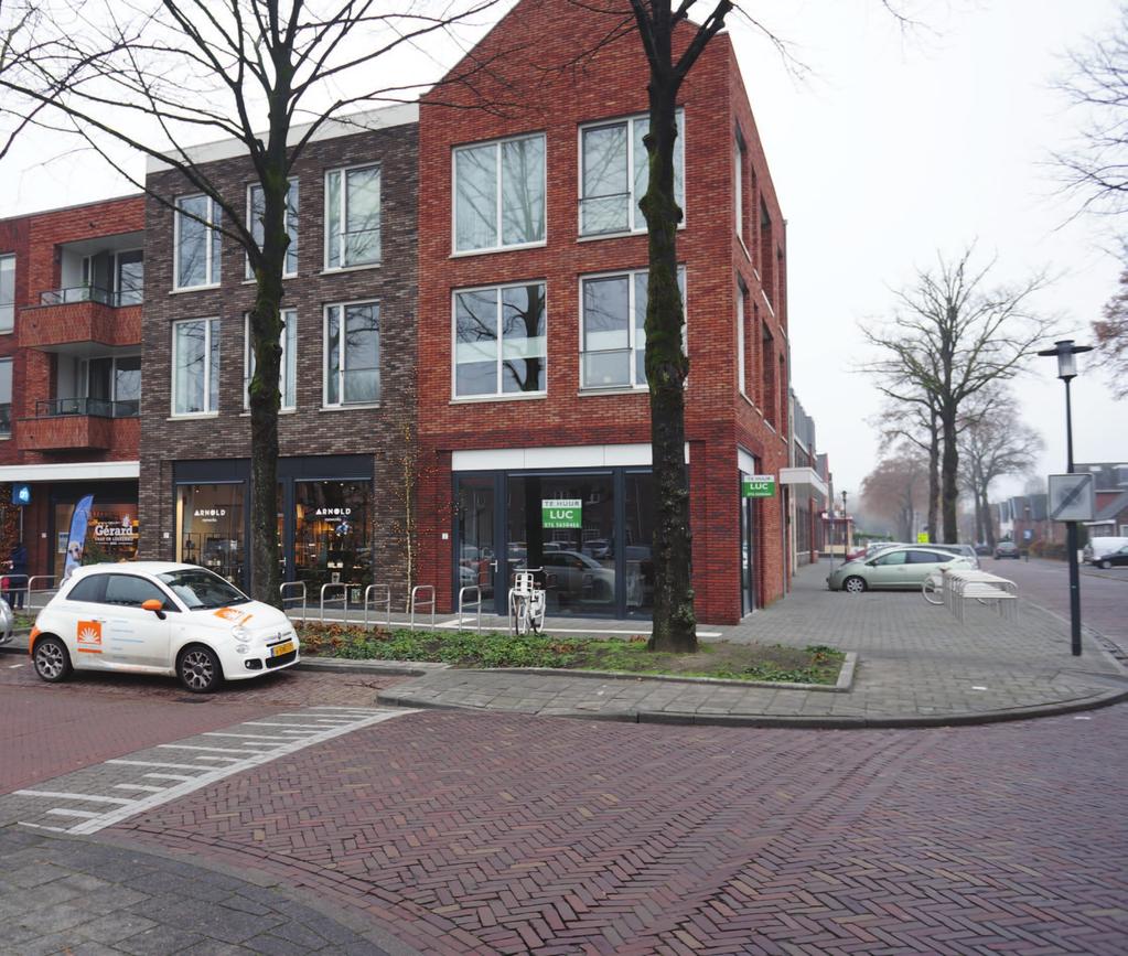 LUC VASTGOED ADVISEURS Winkelruimte B Pastoor Doensstraat 2, Bavel Winkelruimte circa 60 m² beschikbaar Complex is gelegen naast Albert Heijn in het centrum van