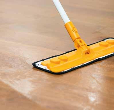 Pallmann Finish Care is geschikt voor onderhoud van het oppervlak van alle gangbare gelakte parket en houten vloeren. 1. De vloer met een mop, bezem of stofzuiger ontdoen van vuil en stof. 2.