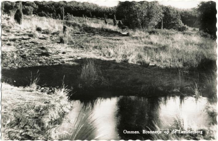 Bronnen op de Lemelerberg De Lemelerberg kent drie bronnen, zogenaamde 'kwelders'. Deze zijn ontstaan door de leemlaag in de berg. Hierdoor kan het regenwater niet de grond in zakken.