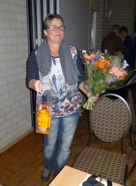 Nelleke werd onderscheiden omdat ze vrijwel vanaf de oprichting van Loopgroep Waalre in 1996 onze activiteiten ondersteunt met
