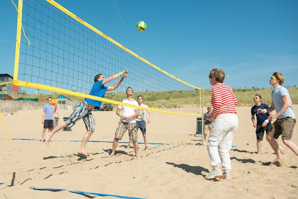 Volleyballen Ook een volleybal veldje mag niet ontbreken in