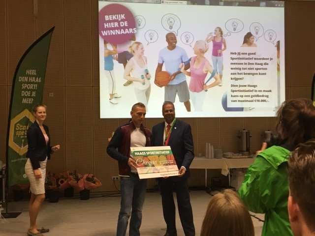 Quick Steps speler Michel van Baaren ontvangt prijs voor Haags Sportinitiatief!