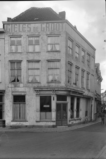 Het is niet helemaal duidelijk of Ferdy dan al een eigen zaak heeft. Mogelijk werkte hij in de winkel van zijn moeder. Zijn broer Theo (1893-1918) was ook goudsmid.