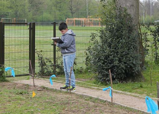 voorbereidingstijd 5 minuten Lestijd 20 minuten taal HET ALFABET VERZAMELEN groep 3-4 LESDOEL De leerlingen oefenen met het zoeken en maken van lange woorden en deze foutloos te spellen Kerndoel 11