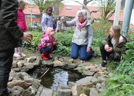 voorbereidingstijd 10 minuten Lestijd 20 minuten taal RARA WAT HEB IK GEVONDEN groep 1-2 LESDOEL De leerlingen oefenen met het omschrijven van voorwerpen en hun eigenschappen aan elkaar, daarbij