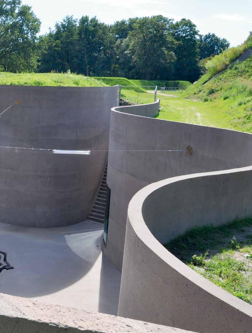 1 1 Het Waterliniemuseum bij Bunnik, vormgegeven met donker schoonbeton foto s: Henk Oude Kempers Veel