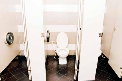Aan het begin van een nieuw schooljaar, of na een lange vakantie: Sommige kinderen zijn bang voor vreemde of vieze toiletten, anderen vinden te weinig privacy op de schooltoiletten.
