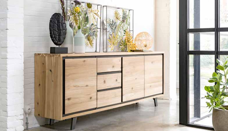 van 2 349 LOWBOARD met ledverlichting 170cm 699 ook verkrijgbaar in: 140cm HIGHBOARD 120cm breed 1299 BERGKAST met ledverlichting 100cm breed 1199 FAUTEUIL CAROLA met hoge rugleuning in stof