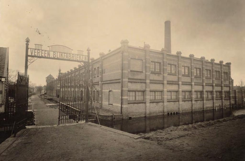 Blad: 10 Foto van de fabriek in 1924 vanaf de Noordervaartdijk