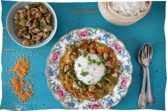 Vegetarisch Hoofdgerecht Thaise linzencurry met gebakken paddenstoelen, rijst en koriander In de Krat Basmati rijst (g) Rode paprika (stuk(s)) Prei (stuk(s)) Rode ui (stuk(s)) Curry specerijen
