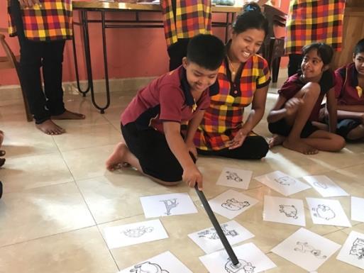 7. Organisatie Teamwork is het sleutelwoord binnen onze organisatie. Raad van Toezicht Het toezichthoudende orgaan binnen Friendship Foundation is de Raad van Toezicht.