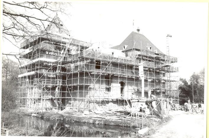 Restauratie van kasteel d'erp in 1974 RESTAURATIE H KASTEEL D'ERP et is 40 jaar geleden dat kasteel d'erp werd gerestaureerd.