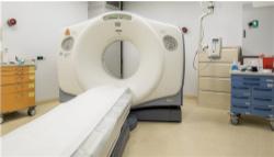 Het CT-apparaat Doel van het onderzoek Met het CT-onderzoek worden de nieren en de urinewegen in beeld gebracht.