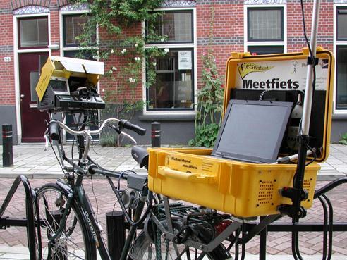 Pagina i Samenvatting Fietsbalans Dordrecht Aanleiding De Fietsersbond heeft een methode ontwikkeld om zo objectief mogelijk in kaart te brengen hoe fietsvriendelijk een gemeente is: de Fietsbalans.