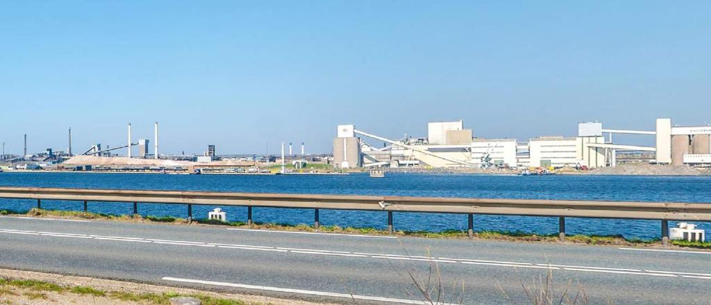 vanaf de Kanaalweg in IJmuiden is het zicht op het Tata Steel terrein maximaal vanaf de jachthaven