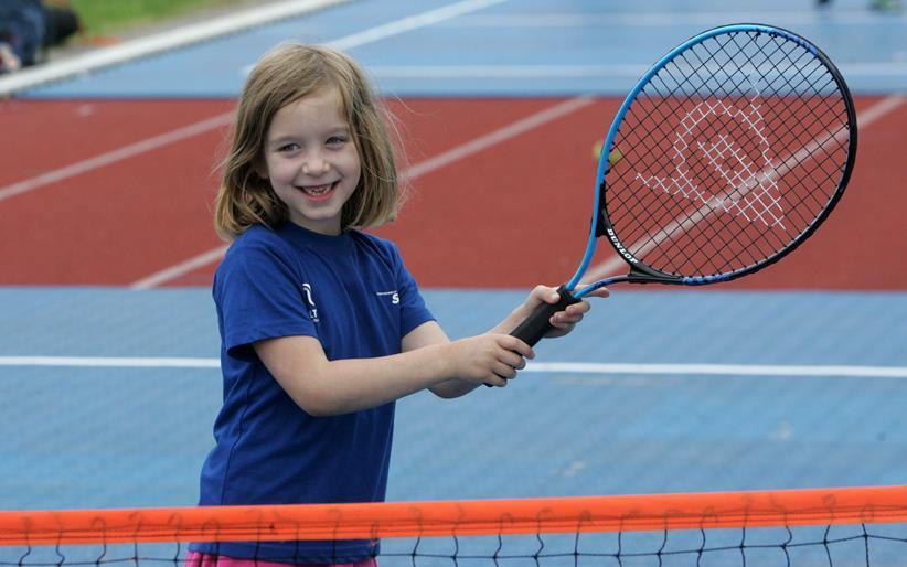 Tenniskids Alles-in- Uitdaging: Hoe zorgen we ervoor dat onze jeugdleden meteen actieve leden zijn binnen onze vereniging en teamgevoel ervaren? Door meteen met de jeugdleden aan de slag te gaan!