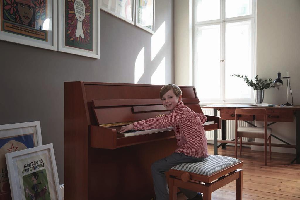 b Series De piano's uit de b Series zijn ontworpen om Yamahakwaliteit te bieden voor een zo betaalbaar mogelijke prijs.