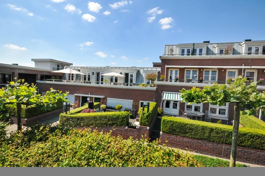 ALGEMEEN In het bruisende centrum van Arnhem gelegen luxe, zeer fraai afgewerkt en royaal penthouse (164 m²) met riant zonnig dakterras.