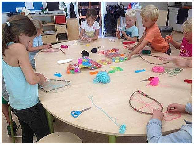 00 uur: Vrij spelen of een activiteit met een kleiner groepje 17.00-18.30: Ophalen van de kinderen Lange middagen 12.00 uur: Vanaf 12.00 uur komen de kinderen uit school. 12.30 uur: Gezamenlijk eten van een boterham en wat melk/thee 13.