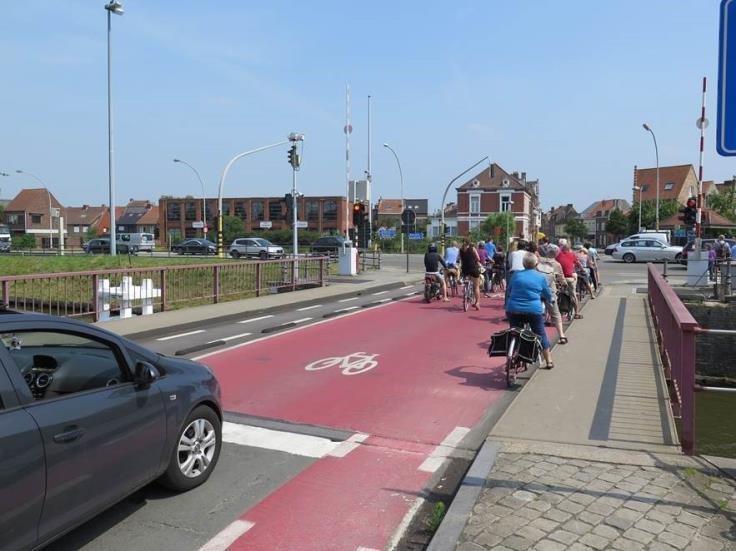 Wageningen zou kunnen worden toegepast om de wachttijden voor fietsers te verkorten. Voor links afslaand autoverkeer komt een aparte opstelstrook met eigen groentijd.