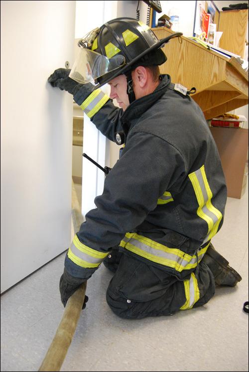 De introductie van de zogenaamde door man staat in België nog maar in zijn kinderschoenen. De Belgische brandweer werkt met duo s.